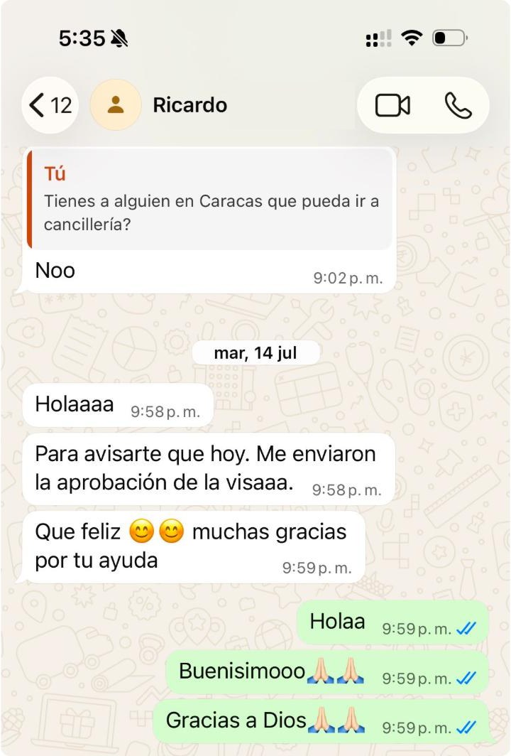 Cliente avisa que le enviaron la aprobacion de su visa y agradece la ayuda