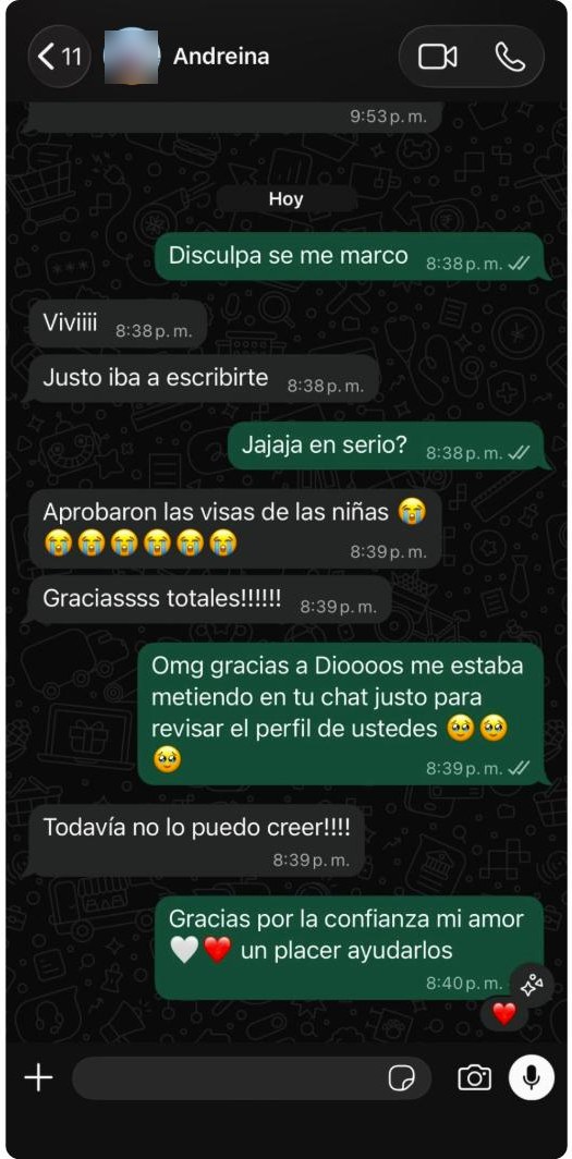 Clienta cuenta que aprobaron las visas de sus hijas